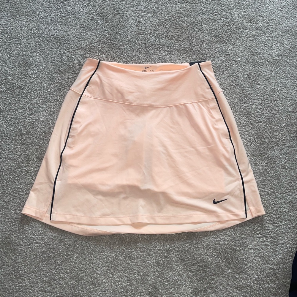 New with tags, pink Nike golf skirt